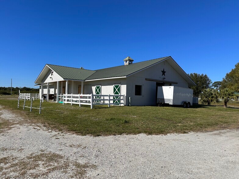 More Photos Of 6580 69th St, Vero Beach Veterinarian Kennel For Sale