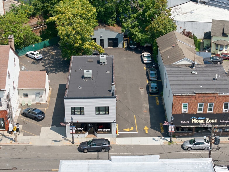 More Photos Of 272 Broadway, Bethpage General Retail For Sale