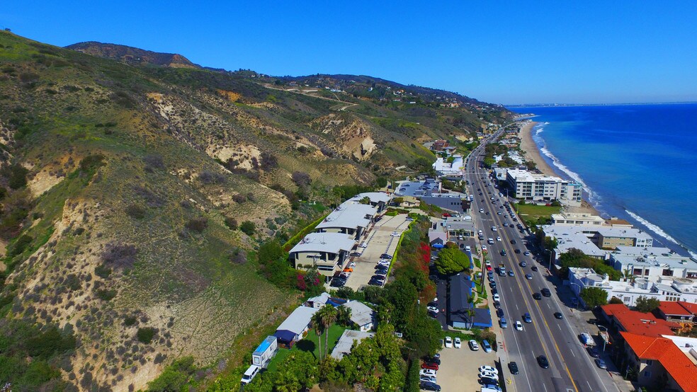More Photos Of 22619 Pacific Coast Hwy, Malibu Loft Creative Space For Lease