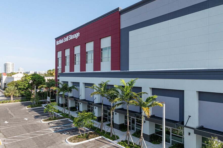 More Photos Of 950 E McNab Rd, Pompano Beach Self Storage For Lease