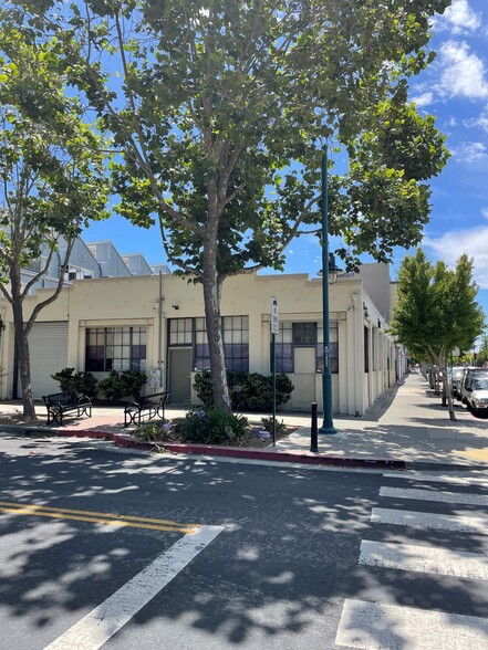 Primary Photo Of 1447 Park Ave, Emeryville Warehouse For Sale