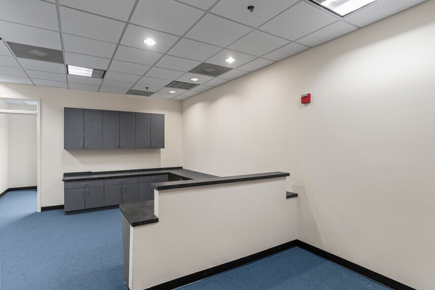 More Photos Of 19455 Deerfield Ave, Lansdowne Medical For Lease