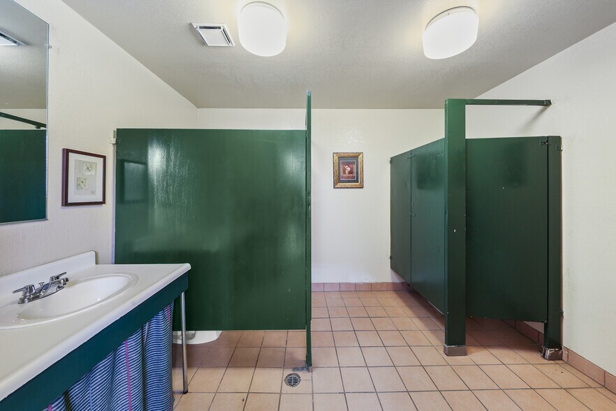 More Photos Of 1415 E Ramsey St, Banning Religious Facility For Lease