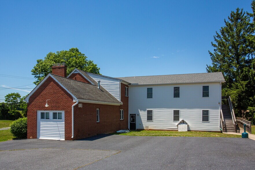 More Photos Of 2352 Jefferson Hwy, Waynesboro Office For Sale
