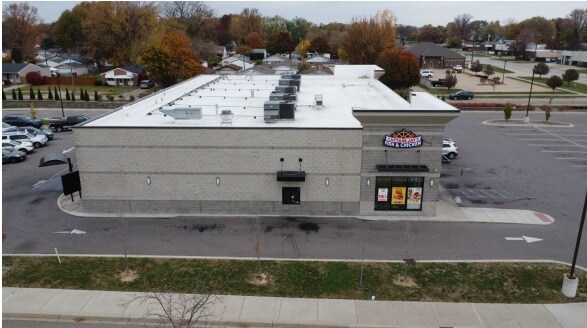 More Photos Of 25377-25397 Schoenherr Rd, Warren Storefront For Lease