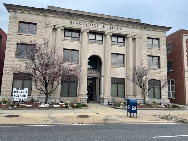 Primary Photo Of 1527 Franklin Ave, Mineola Office For Lease
