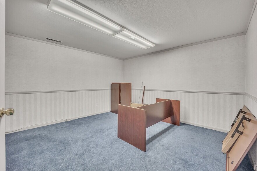 More Photos Of 2924 Beacon St, Colorado Springs Medical For Sale