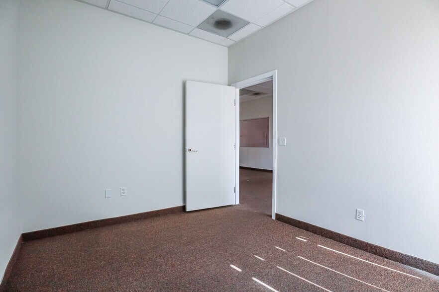 More Photos Of 6640 S Tenaya Way, Las Vegas Light Distribution For Lease