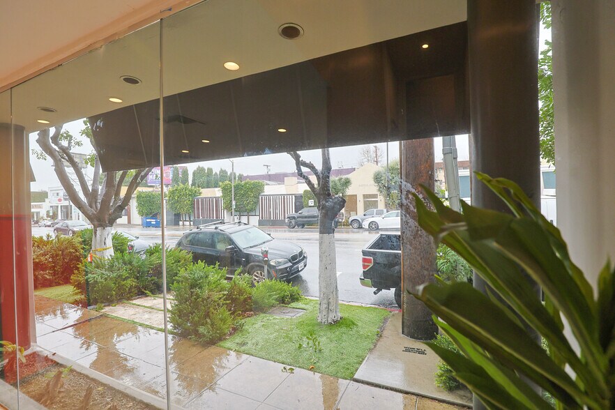 More Photos Of 908-910 N La Cienega Blvd, Los Angeles Storefront Retail Office For Sale