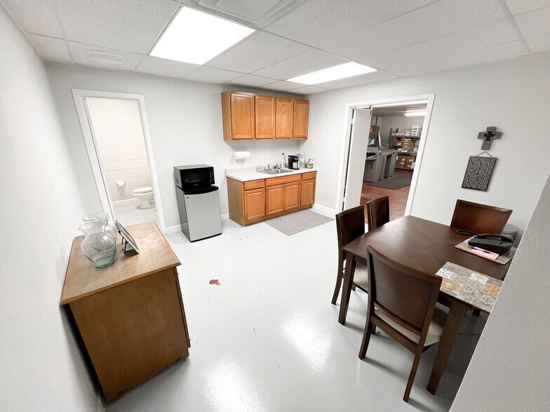 More Photos Of 311 E Illinois Ave, Midland Office For Sale