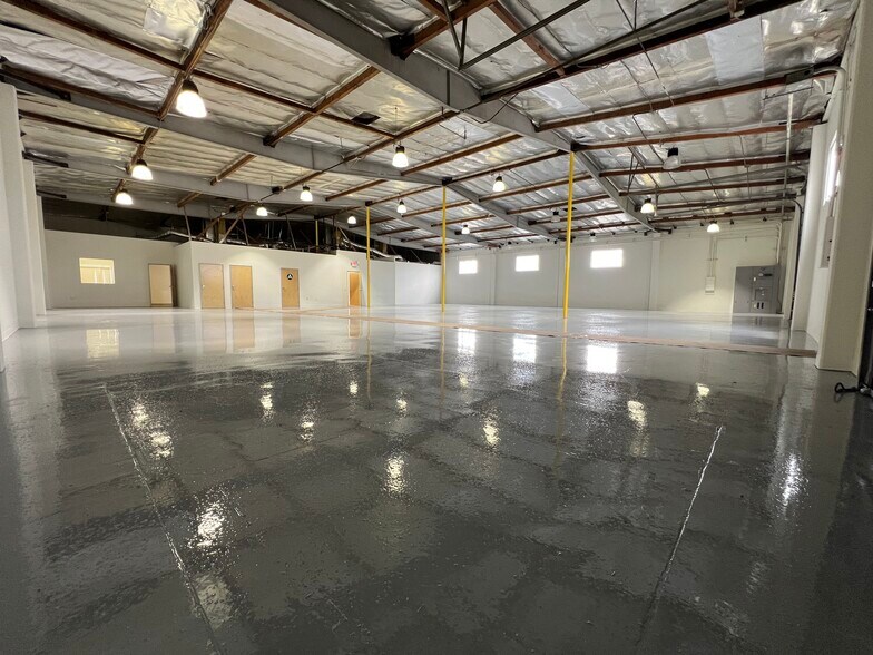 More Photos Of 9016 Fullbright Ave, Chatsworth Warehouse For Lease