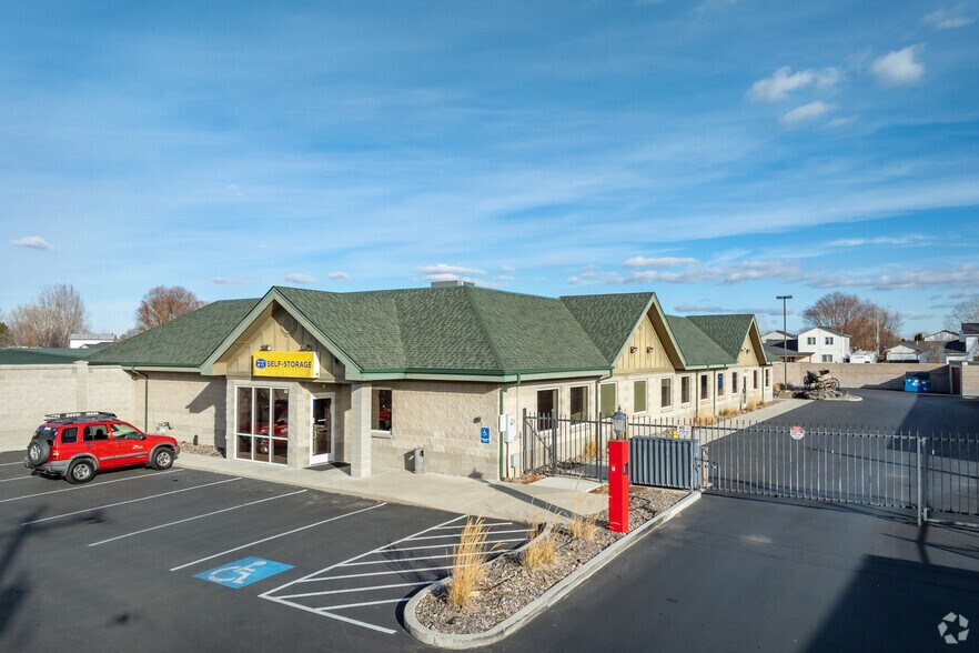 Primary Photo Of 132-146 N Middleton Rd, Nampa Office For Lease