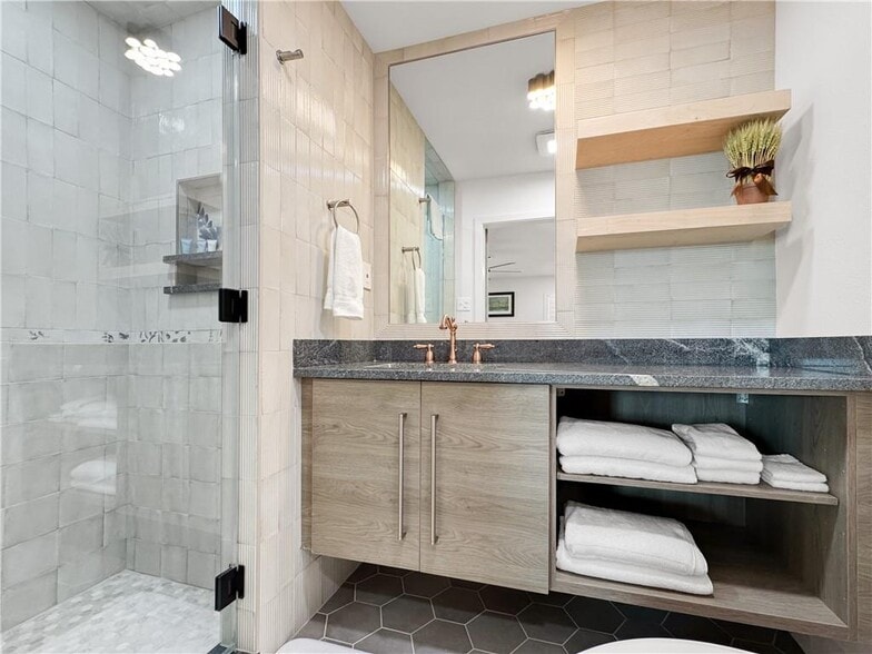 More Photos Of 1601 Ocean Dr, Corpus Christi Apartments For Sale