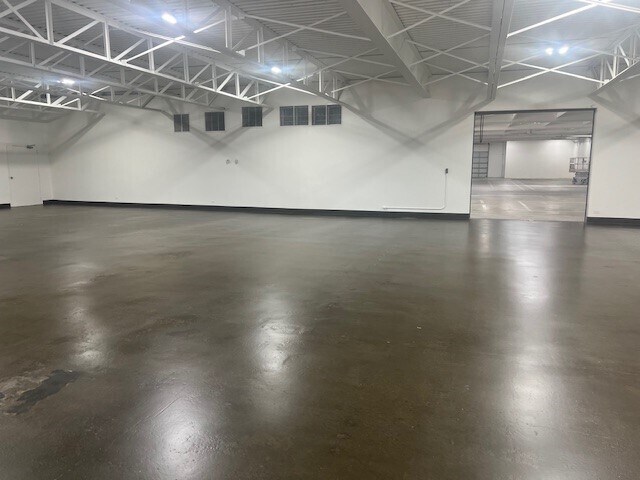 More Photos Of 2510 Lipan St, Corpus Christi Distribution For Sale