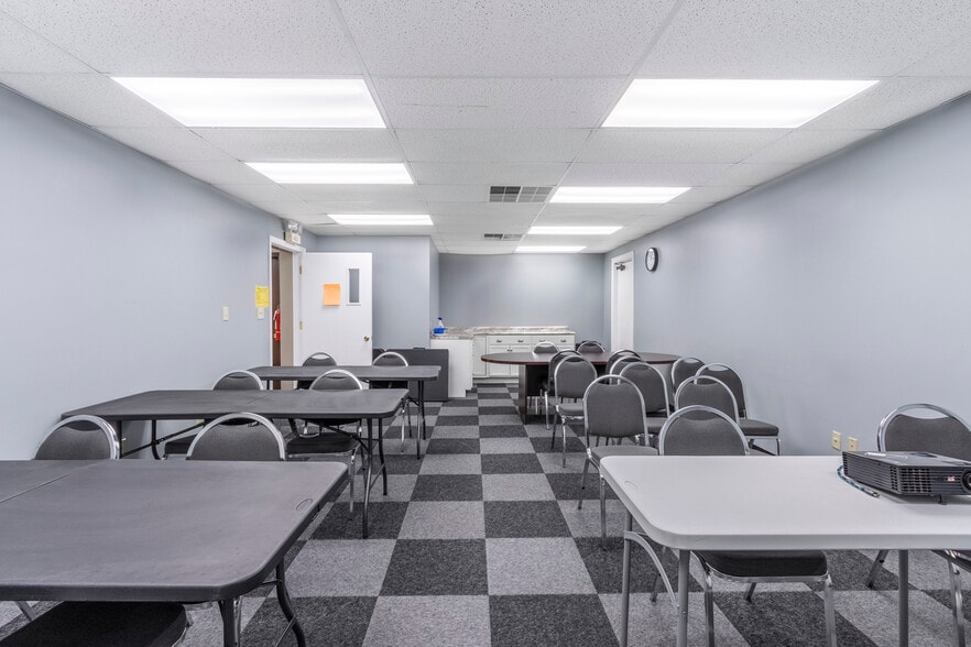 More Photos Of 5095 Crookshank Rd, Cincinnati Light Manufacturing For Sale