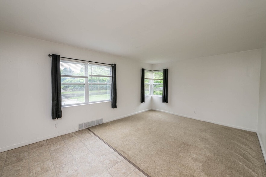 More Photos Of 349 Orchard Dr, Oakwood Apartments For Sale