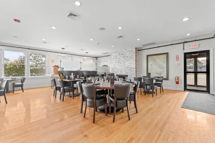 More Photos Of 119 Washington St, Plainville Restaurant For Lease