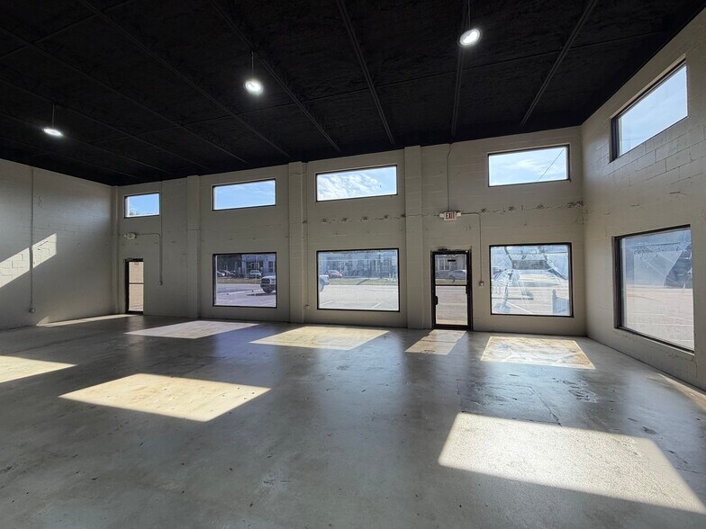 More Photos Of 138 W Robertson St, Brandon Loft Creative Space For Lease