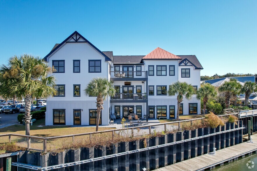 More Photos Of 670 Marina Dr, Charleston Office For Lease