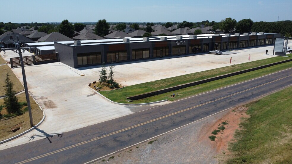 More Photos Of 550 NE 24th St, Newcastle General Retail For Lease