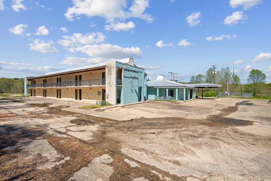 More Photos Of 1010 N Eufaula Ave, Eufaula Hotel For Sale