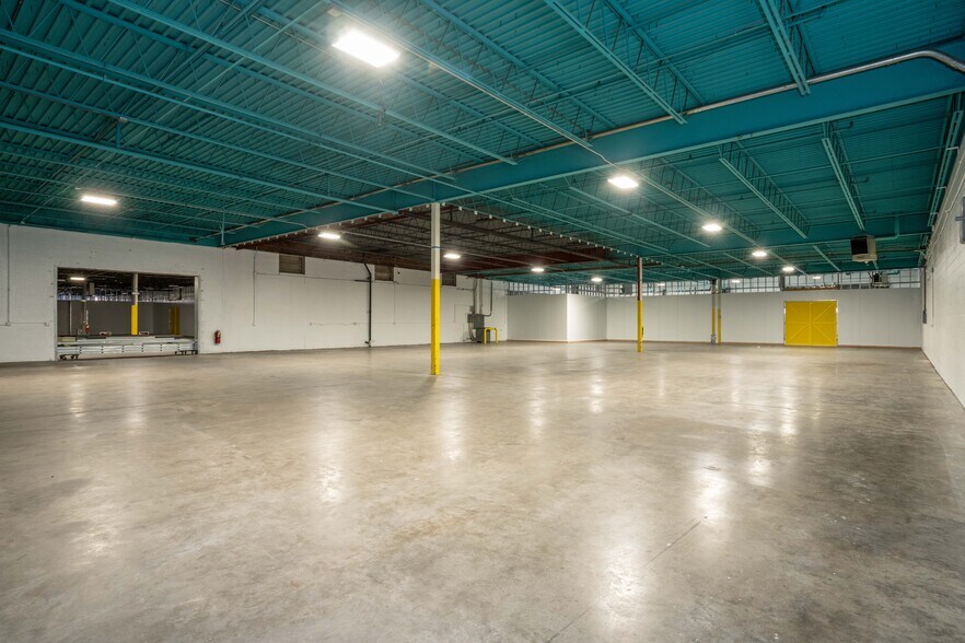 More Photos Of 6 Britton Dr, Bloomfield Warehouse For Lease