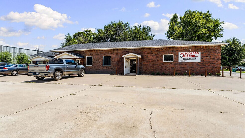 More Photos Of 65 W Main St, Farmington Freestanding For Sale