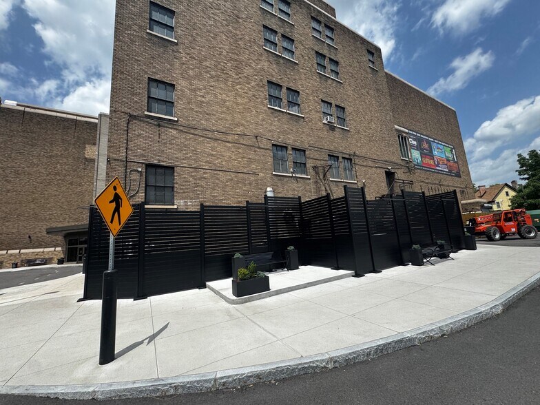 More Photos Of 875 E Main St, Rochester Flex For Lease