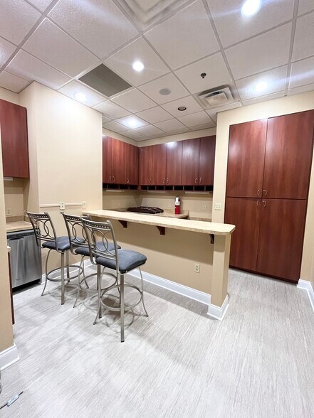 More Photos Of 6000 Turkey Lake Rd, Orlando Medical For Lease