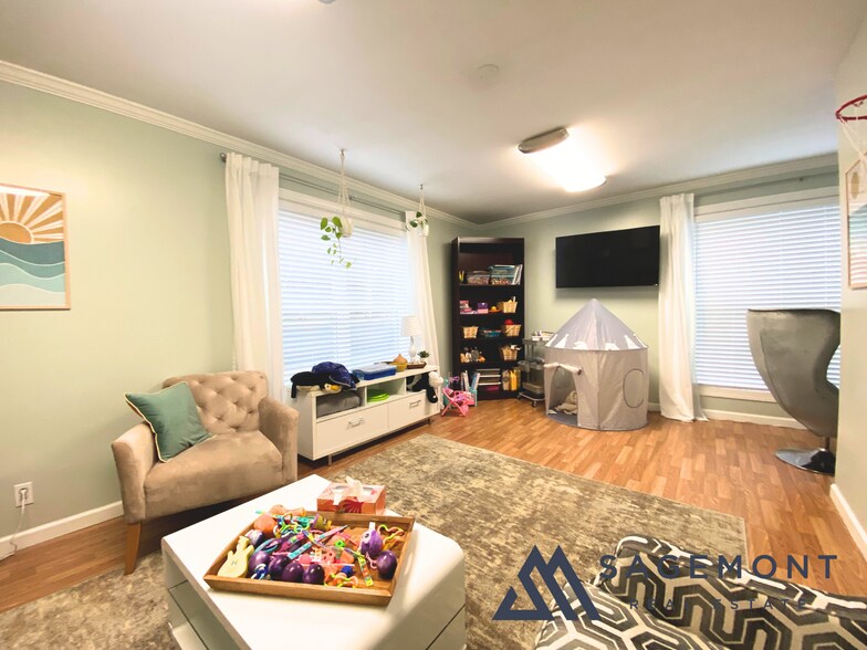 More Photos Of 1226 Lakeview Dr, Franklin Loft Creative Space For Sale