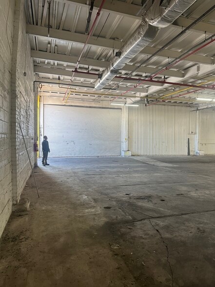 More Photos Of 656 Montauk Ave, Brooklyn Warehouse For Lease