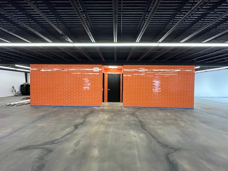 More Photos Of 616 N Main St, Gainesville Warehouse For Sale