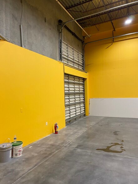 More Photos Of 8010 Sunport Dr, Orlando Light Distribution For Sale
