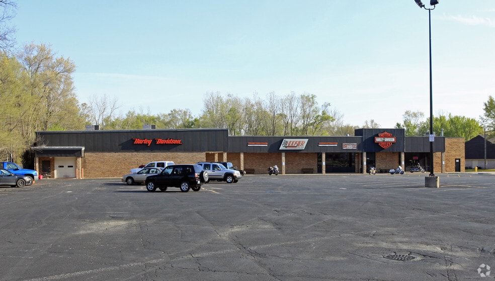 More Photos Of 720 W Bristol St, Elkhart Freestanding For Sale