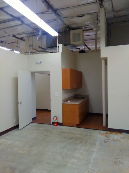 More Photos Of 9225 Ulmerton Rd, Largo Light Manufacturing For Sale