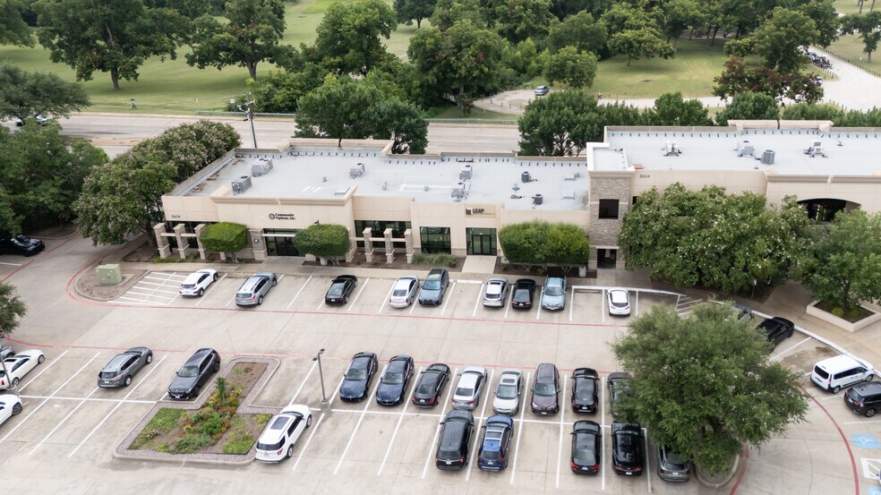 More Photos Of 8604 Greenville Ave, Dallas Office For Sale