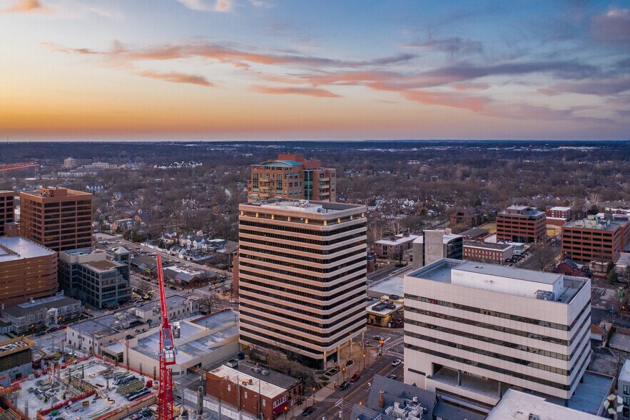 More Photos Of 8000 Maryland Ave, Saint Louis Office For Sale