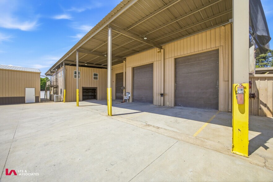 More Photos Of 1364 Candler Rd, Gainesville Truck Terminal For Lease
