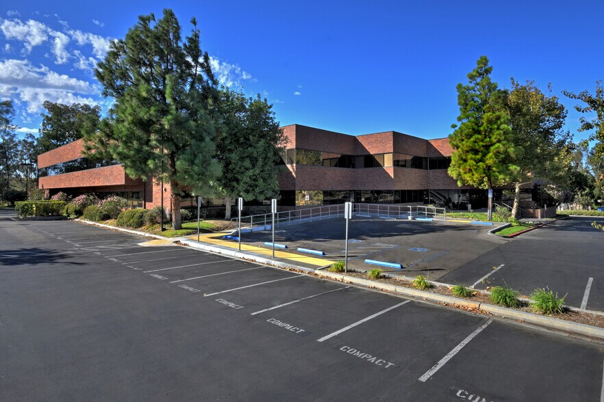 More Photos Of 27201 Tourney Rd, Valencia Medical For Lease