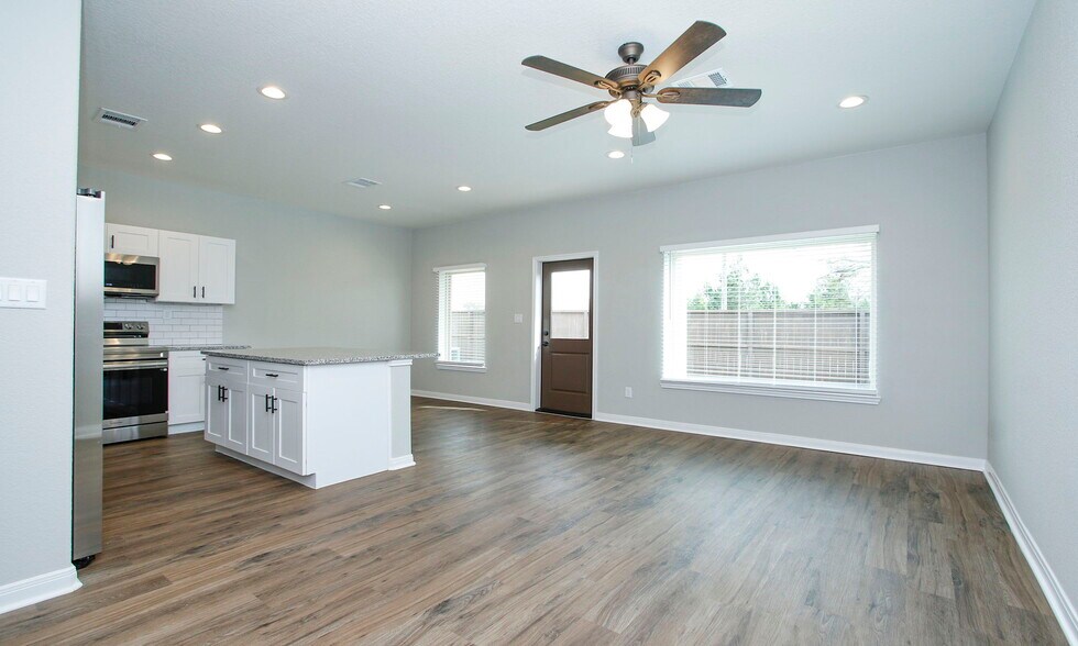 More Photos Of 14010 Longstreet rd, Willis Apartments For Sale