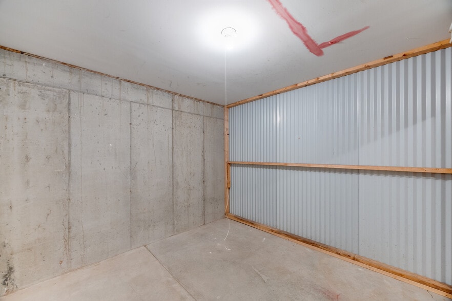 More Photos Of 438 Walnut St, Lawrenceburg Self Storage For Sale