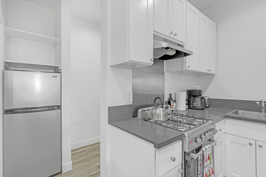 More Photos Of 121 S Elm Dr, Beverly Hills Apartments For Sale