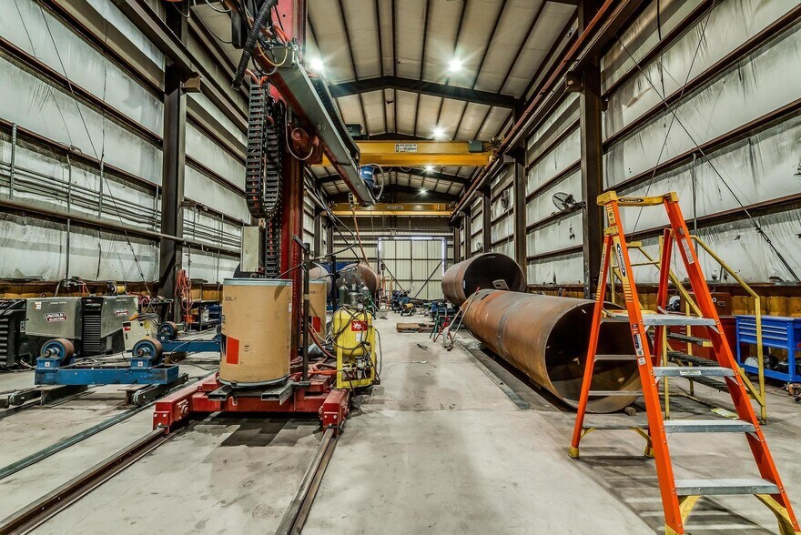 More Photos Of 520 Tradeway Dr, Mineral Wells Warehouse For Sale