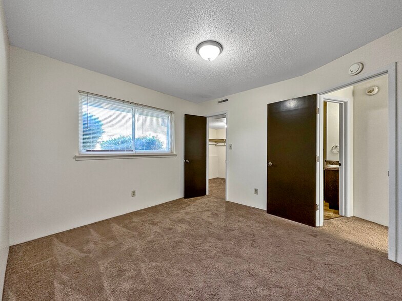 More Photos Of 920 Meadow Ln, Des Moines Apartments For Sale