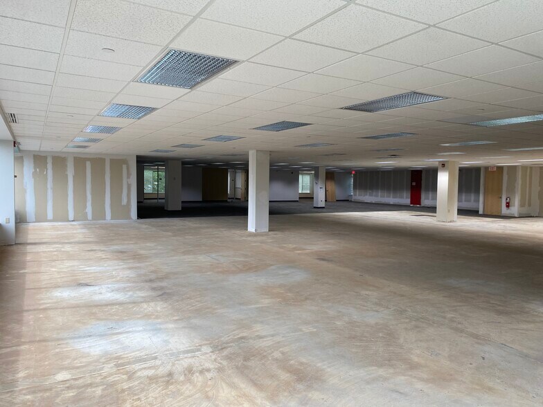 More Photos Of 11501 Northlake Dr, Cincinnati Office For Sale