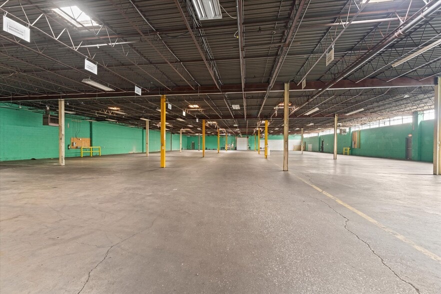 More Photos Of 1701 Shepherd, Windsor Manufacturing For Lease