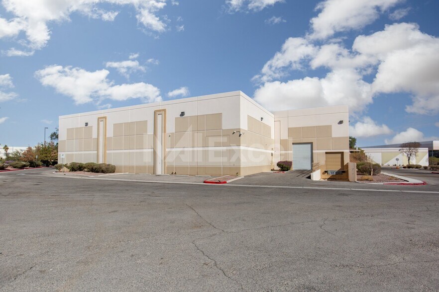 More Photos Of 1710 Whitney Mesa Dr, Henderson Warehouse For Lease