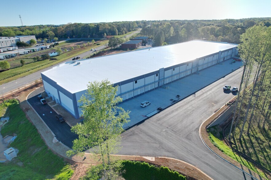 More Photos Of 11425 Lewis Braselton Blvd, Braselton Warehouse For Lease