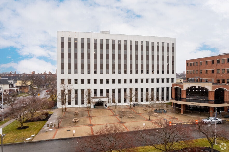 More Photos Of 220 Alexander St, Rochester Loft Creative Space For Lease