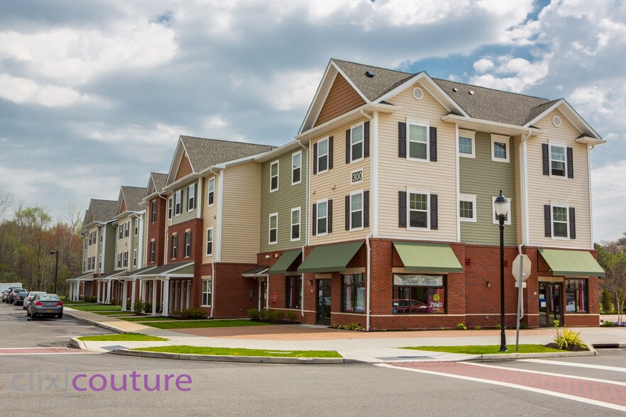 More Photos Of 700-700 Wincoram Way, Coram Apartments For Lease